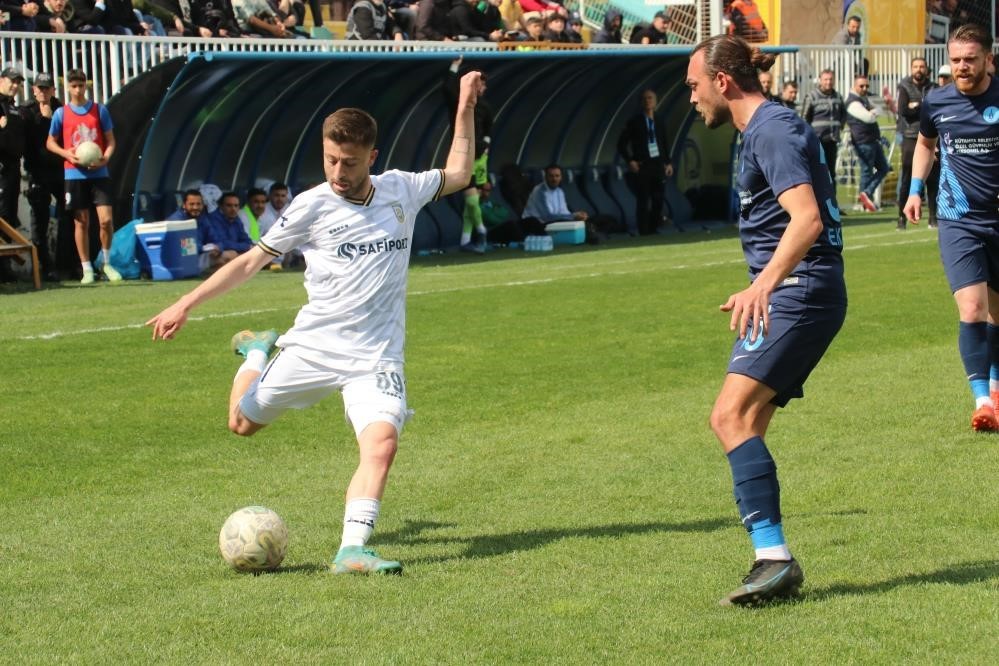 Vurulan Futbolcu Uğurcan Bekçi Hayatını Kaybetti