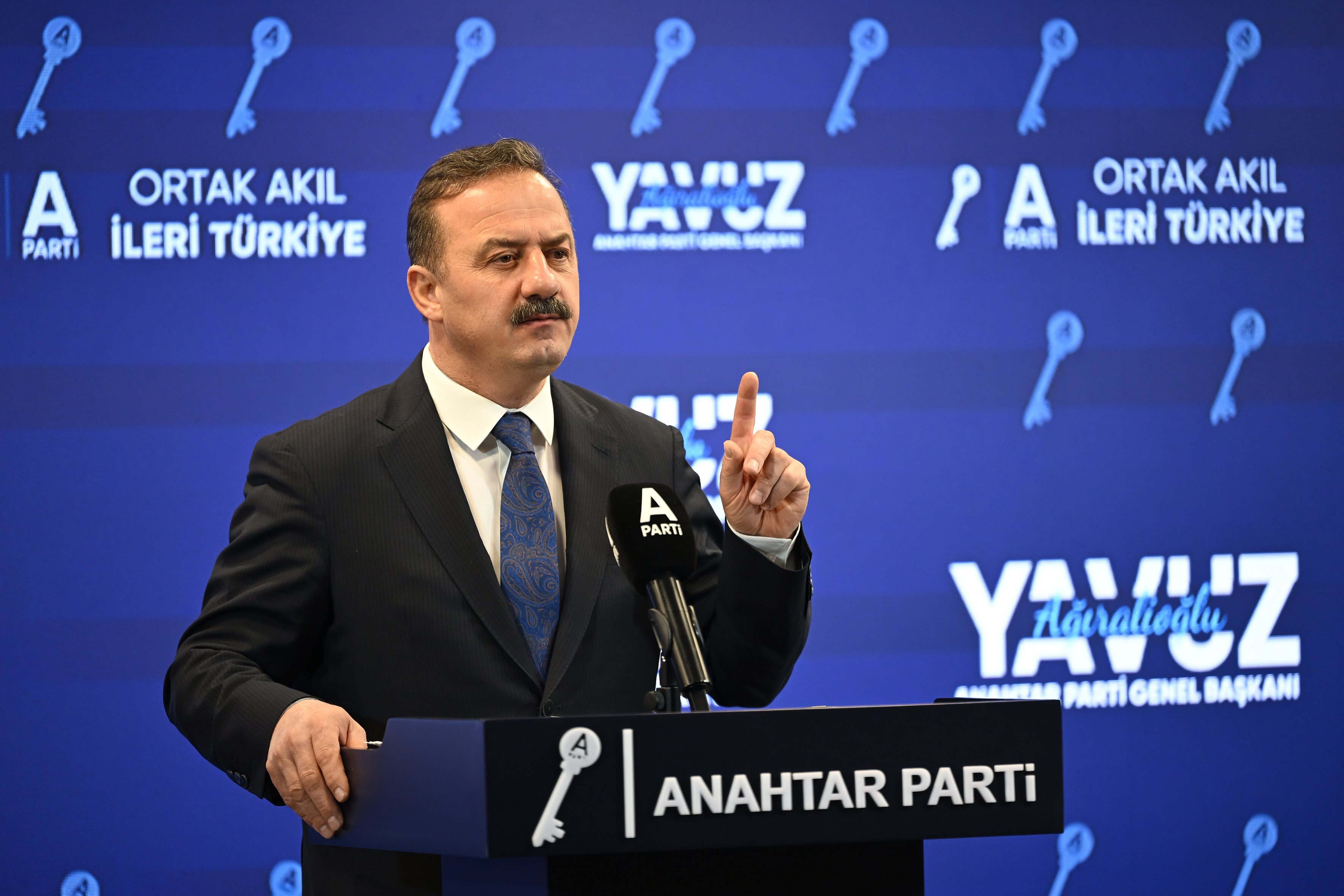 Yavuz Ağıralioğlu’ndan Öcalan Mesajına Sert Tepki “Bildiğimiz Gibi Değilsiniz”