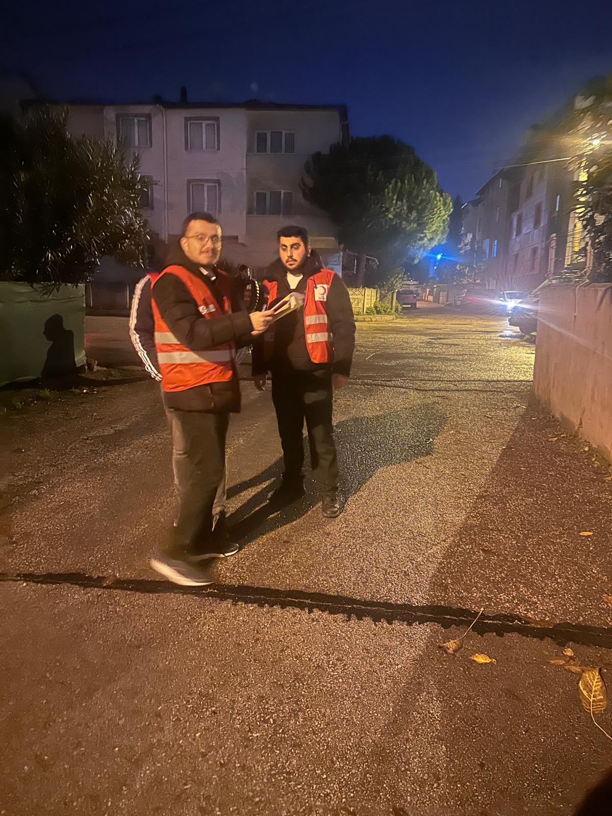 Yüzlerce Ailenin Kapısını Çaldı (1)