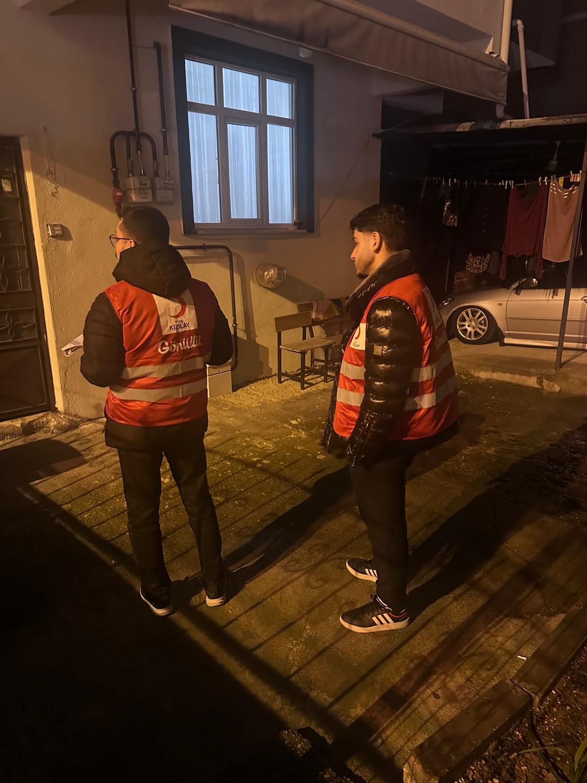 Yüzlerce Ailenin Kapısını Çaldı (6)