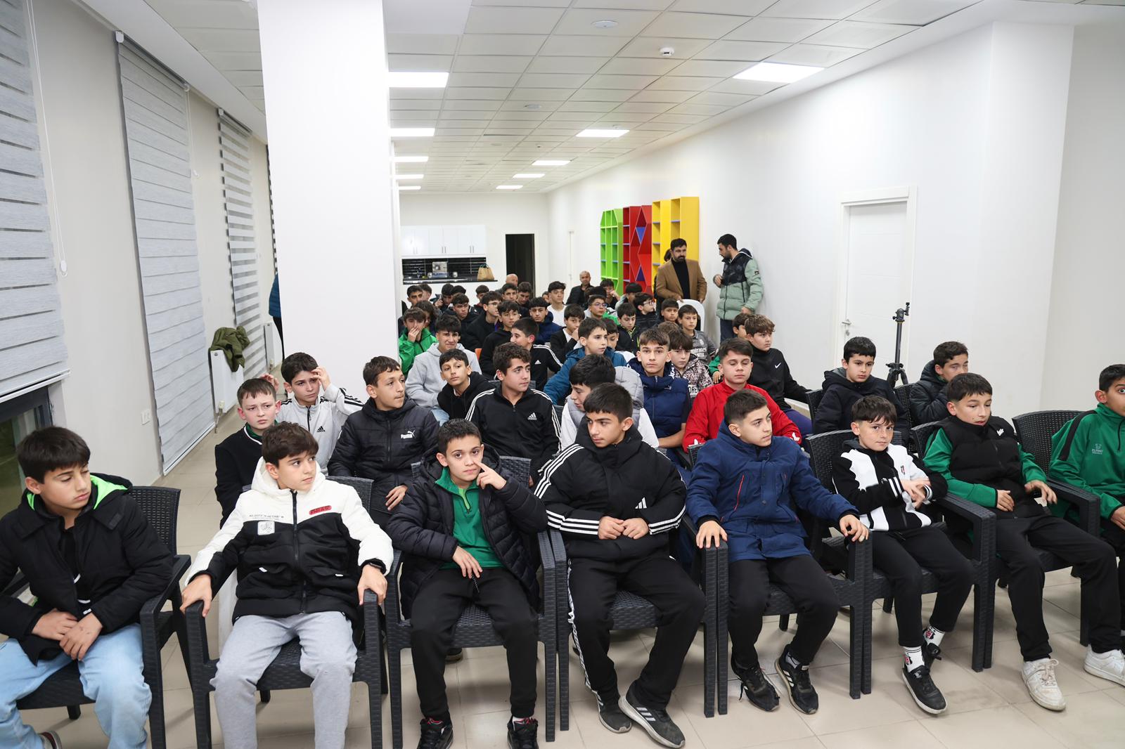 Zinnur Büyükgöz, Beylikbağıspor’un Genç Sporcularıyla Buluştu 3