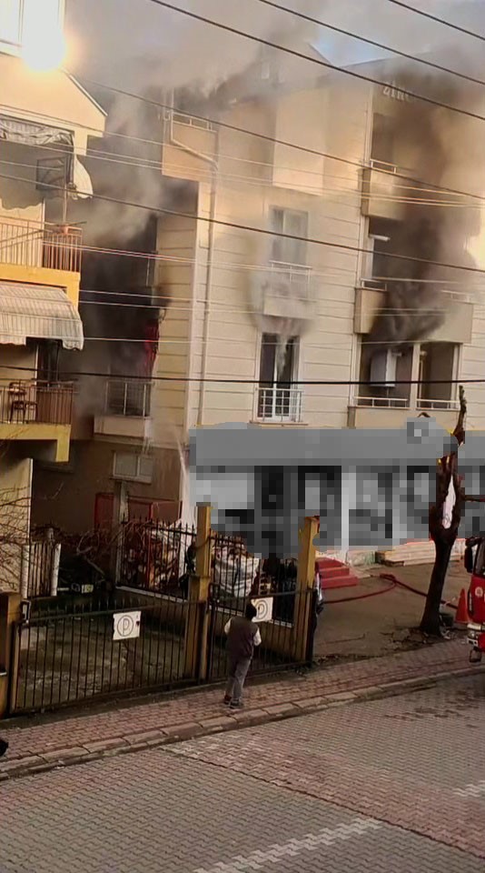 1’İ Çocuk 4 Ki̇şi̇ Dumandan Etki̇lendi̇ (7)