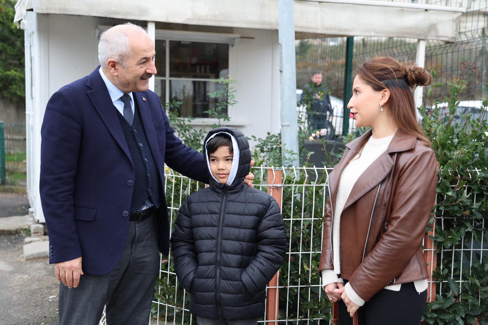 2025 2026 Eğitim Öğretim Yılı Yarıyıl Tatili Öncesinde Karne Dağıtımı Yapılan Gebze Sultan Ayhan İlkokulu’nda Öğrenciler, Protokol Üyelerinin Katılımıyla Karne Heyecanını Birlikte Yaşadı (3)