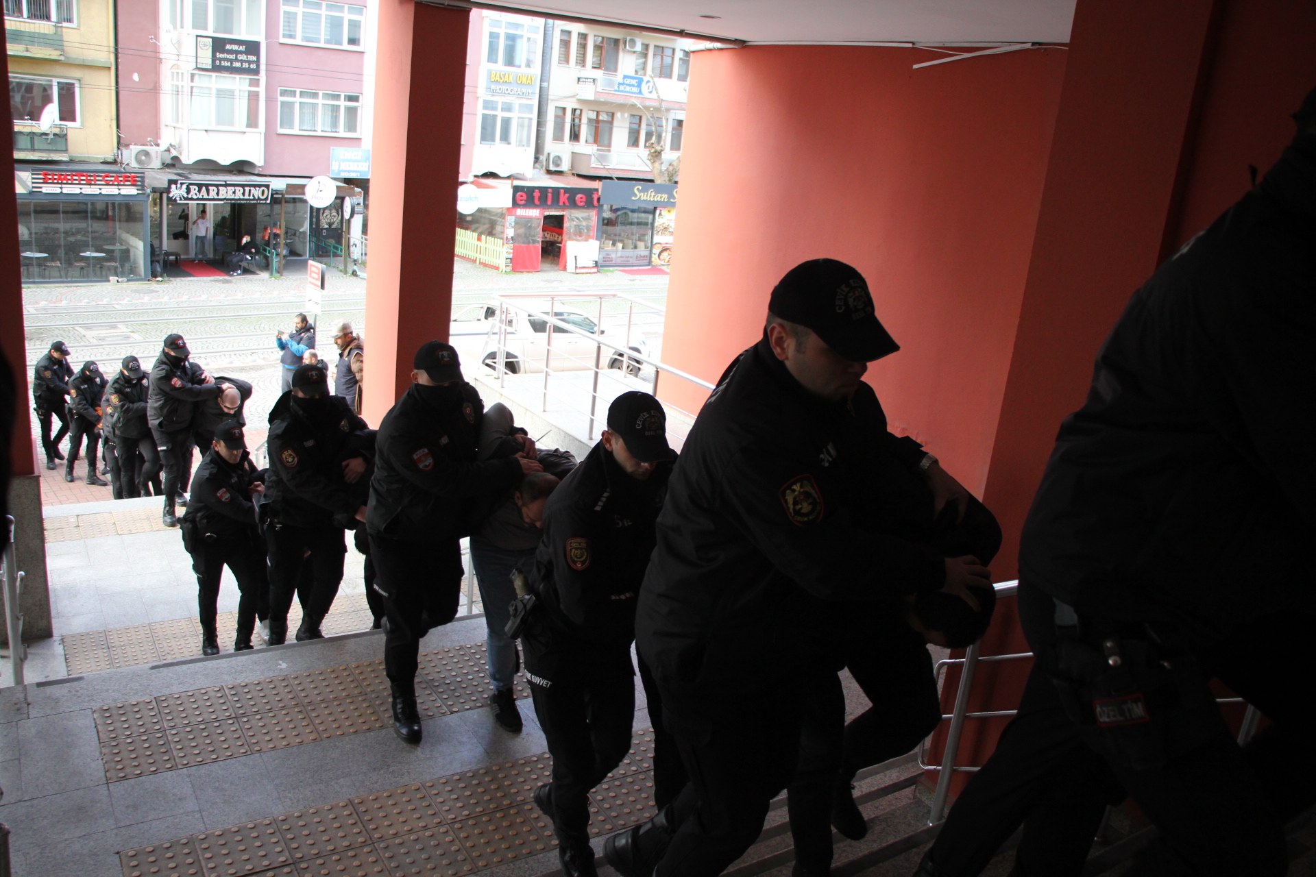 30 Zanlı Adliyeye Sevk Edildi (4)