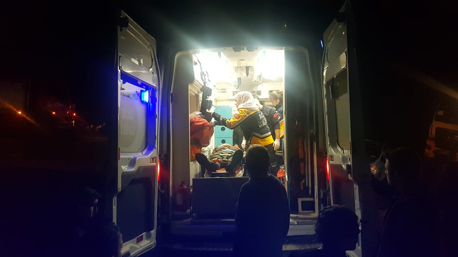 Ağaç Yüklü Tır Devrildi! Yaralılar Var (1)