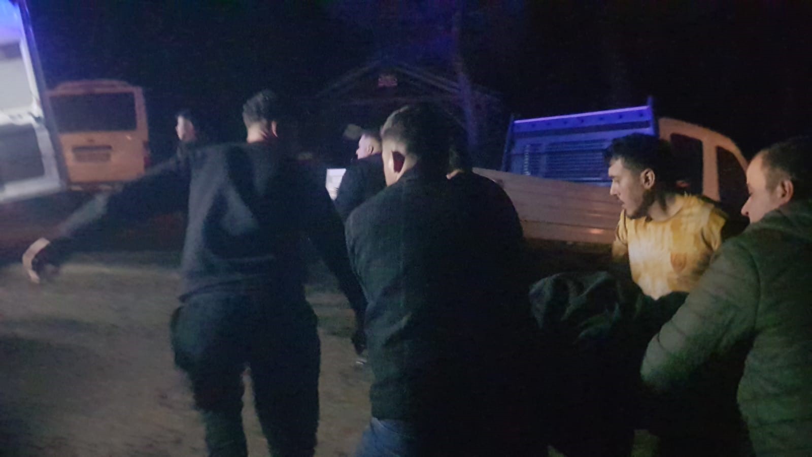 Ağaç Yüklü Tır Devrildi! Yaralılar Var (2)