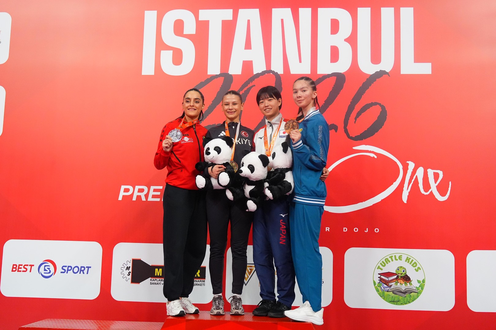 Altın Madalya Ile Taçlanan Emek (6)