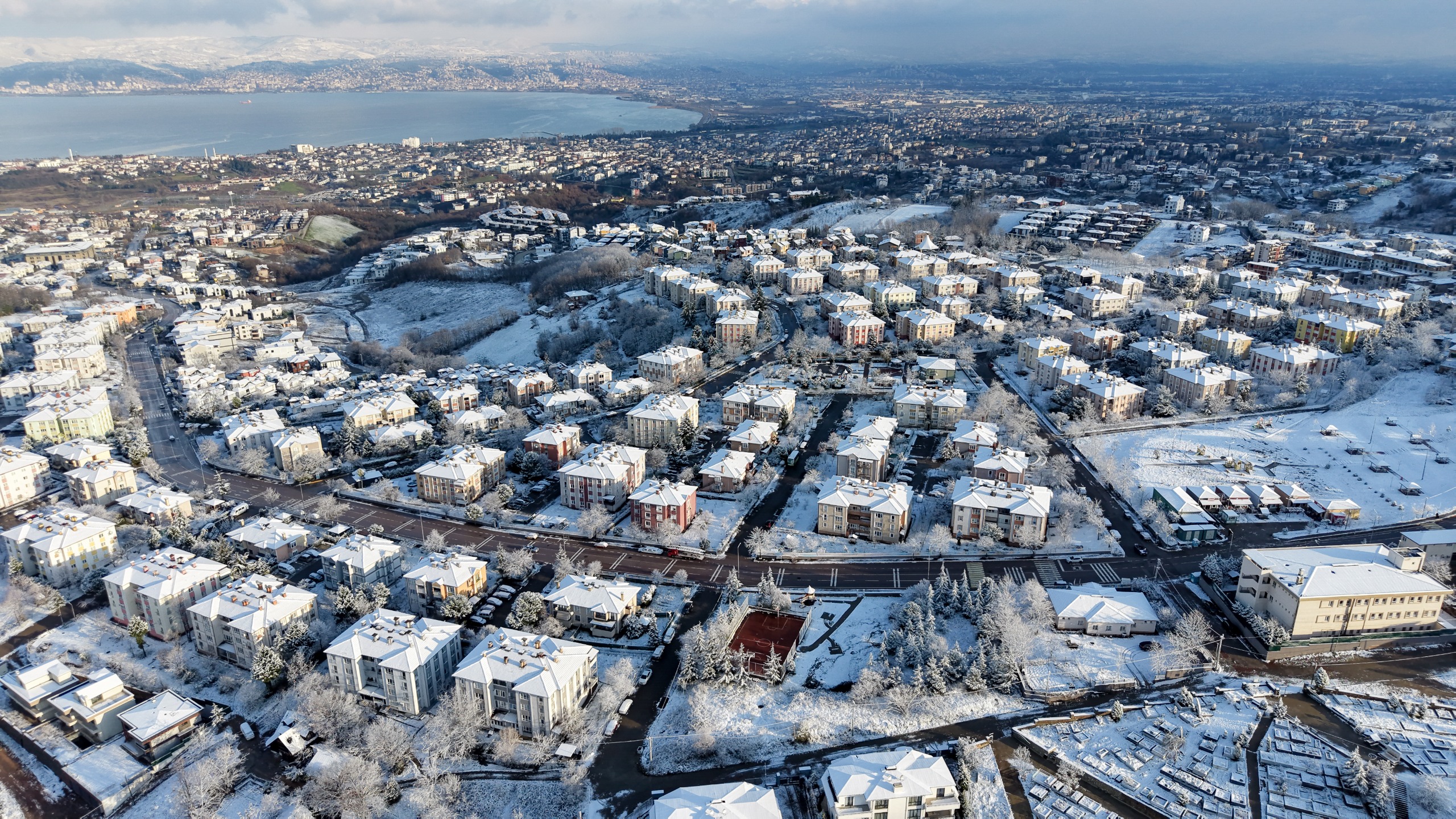 Başiskele’de Karla Mücadele Seferberliği Sürüyor (1)
