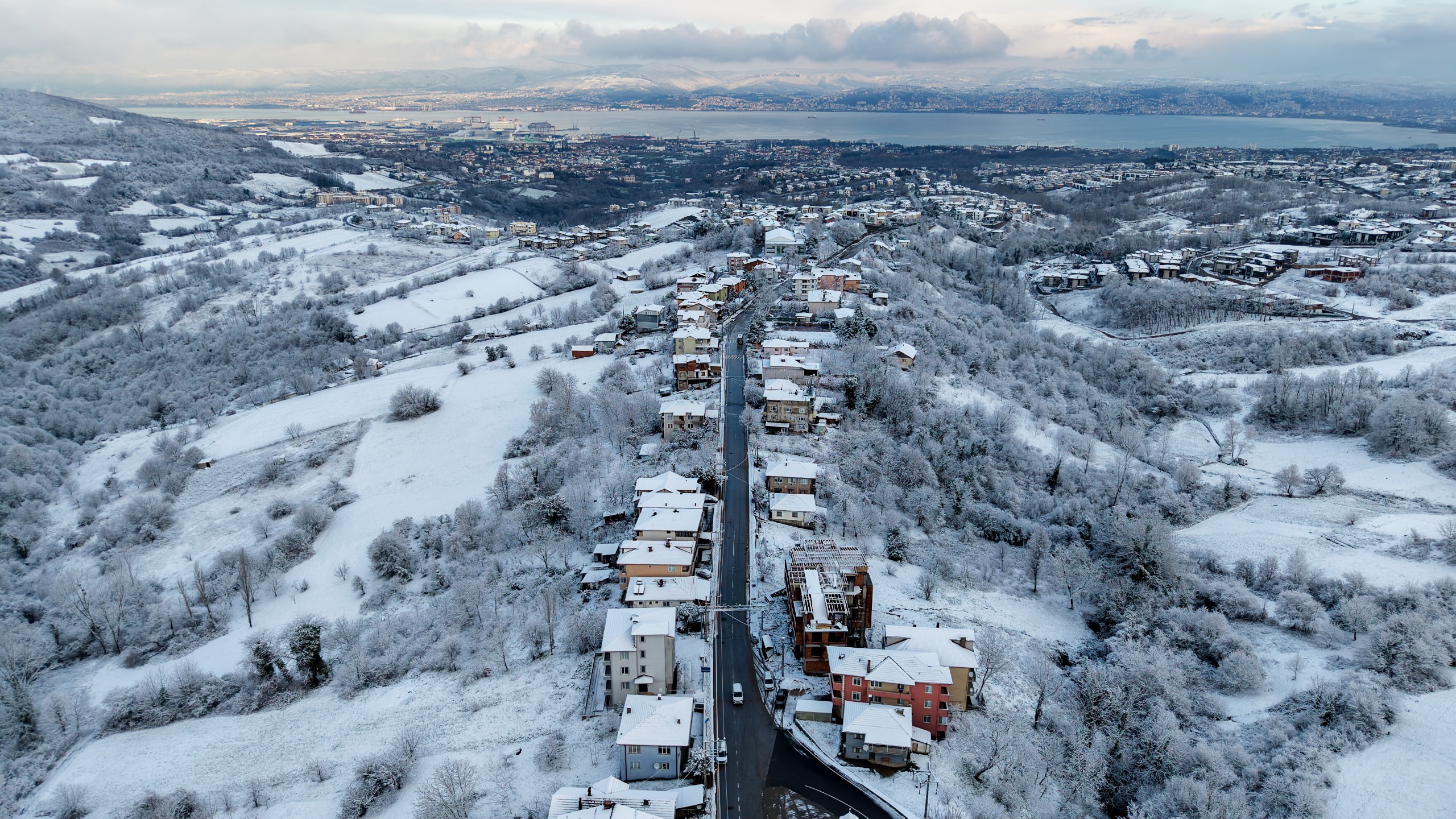 Başiskele’de Karla Mücadele Seferberliği Sürüyor (3)