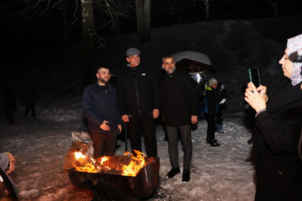 Başkan Kocaman, Kartepe Belediyesi Mesire Alanı’nda Kar Sevincine Ortak Oldu (1)