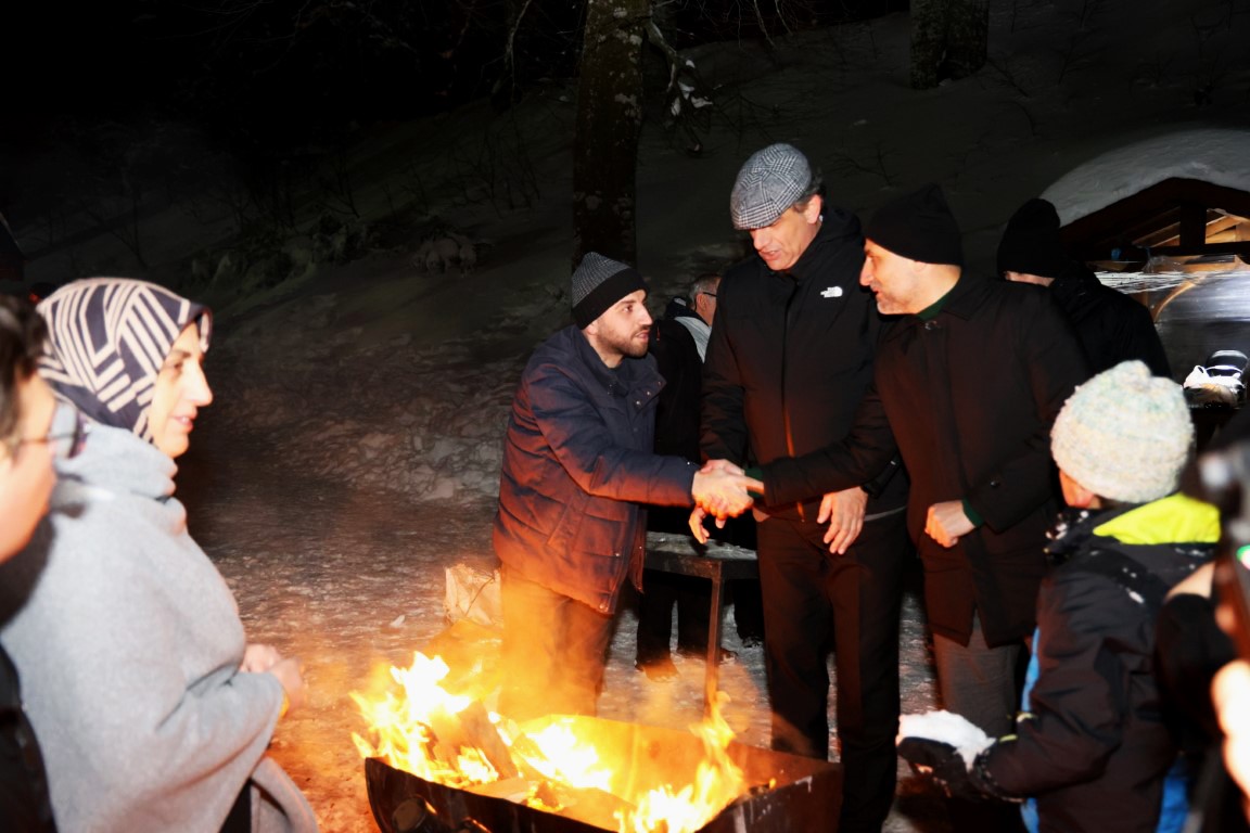 Başkan Kocaman, Kartepe Belediyesi Mesire Alanı’nda Kar Sevincine Ortak Oldu (6)