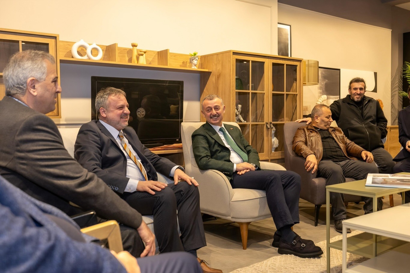 Büyükakın, Zincirlikuyu Esnafını Ziyaret Etti (1)