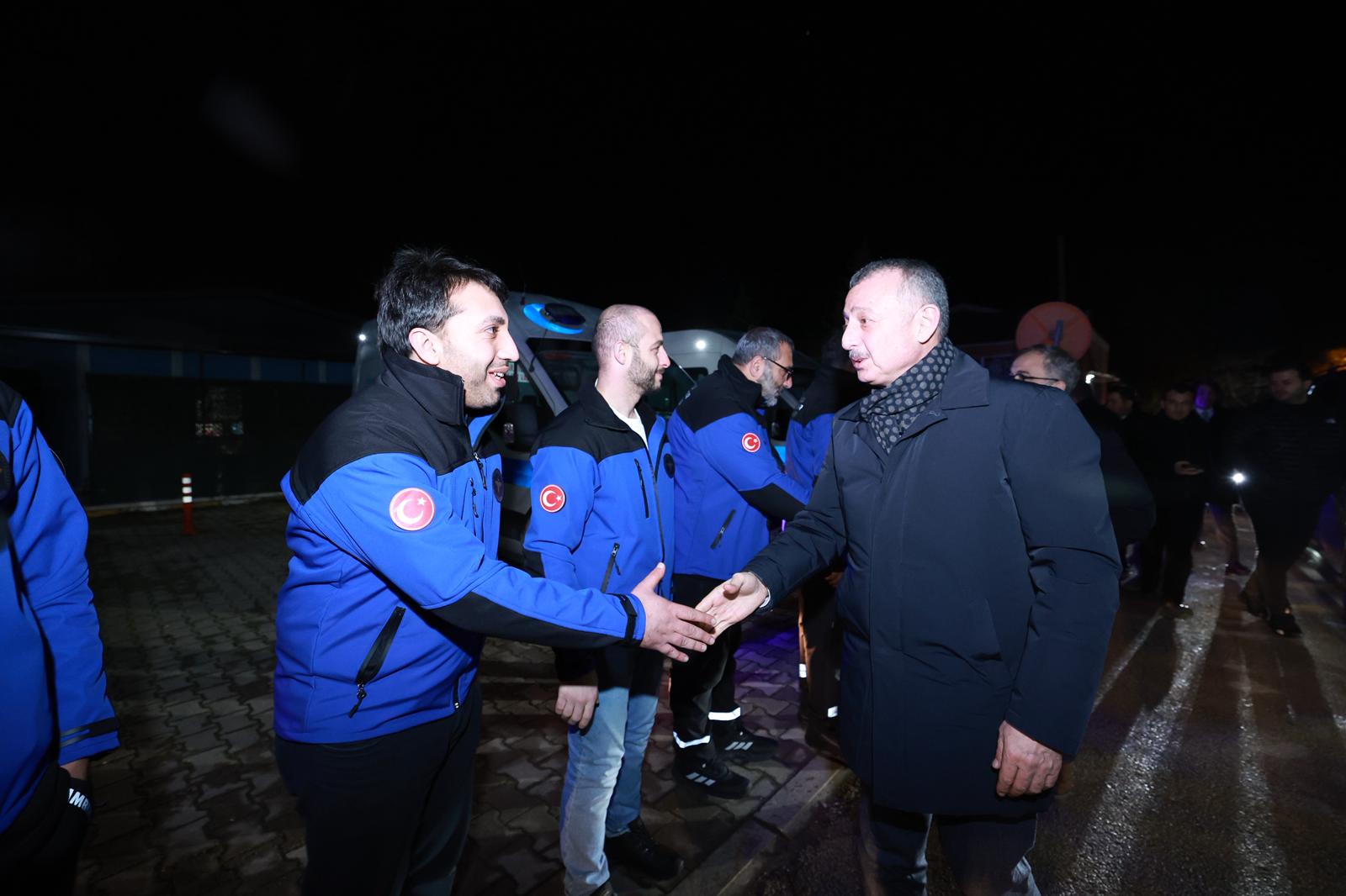 Büyükakın’dan İtfaiye Ve Sağlık Çalışanlarına Yeni Yılda Anlamlı Ziyaret (2)