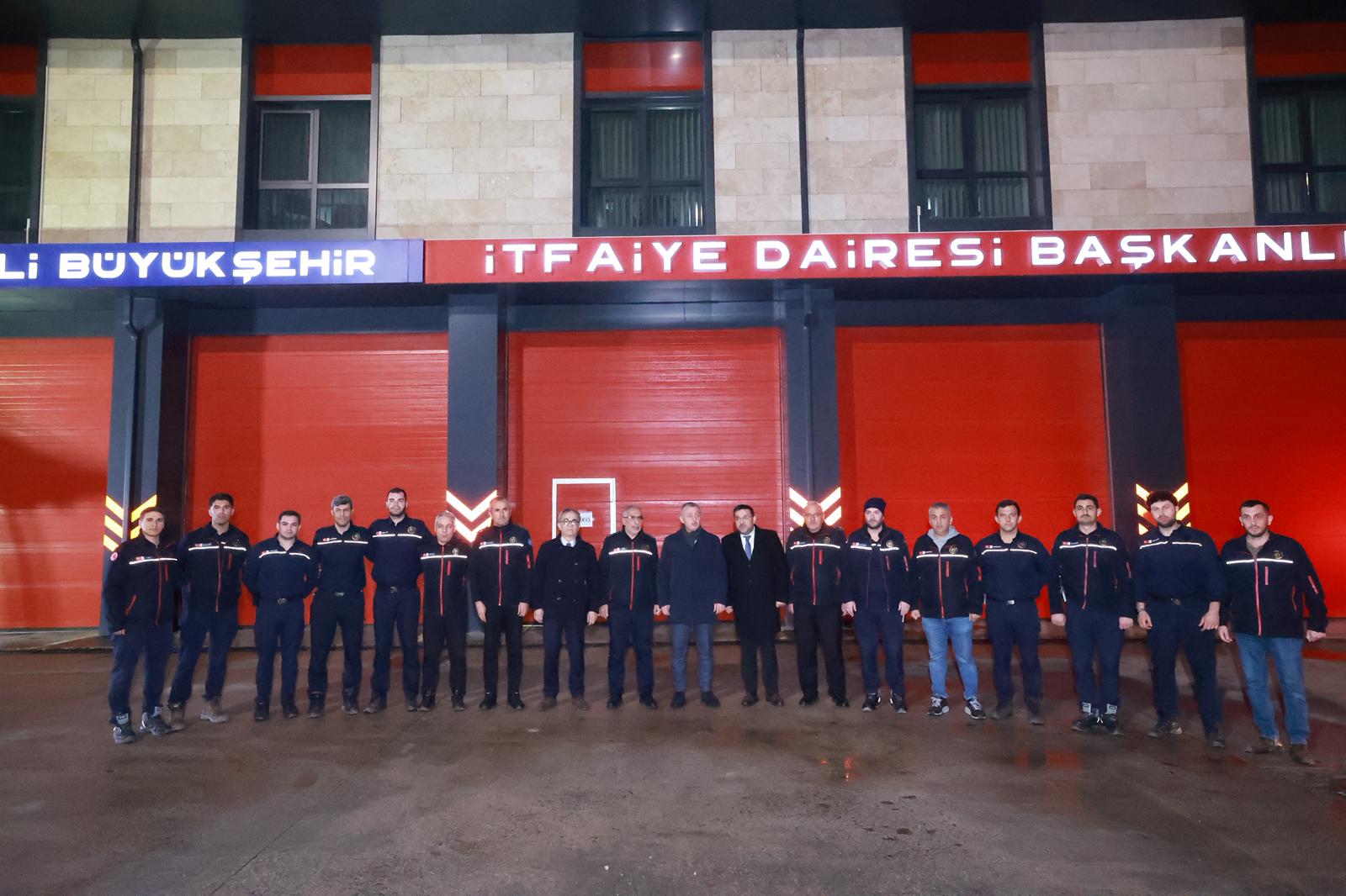 Büyükakın’dan İtfaiye Ve Sağlık Çalışanlarına Yeni Yılda Anlamlı Ziyaret (6)