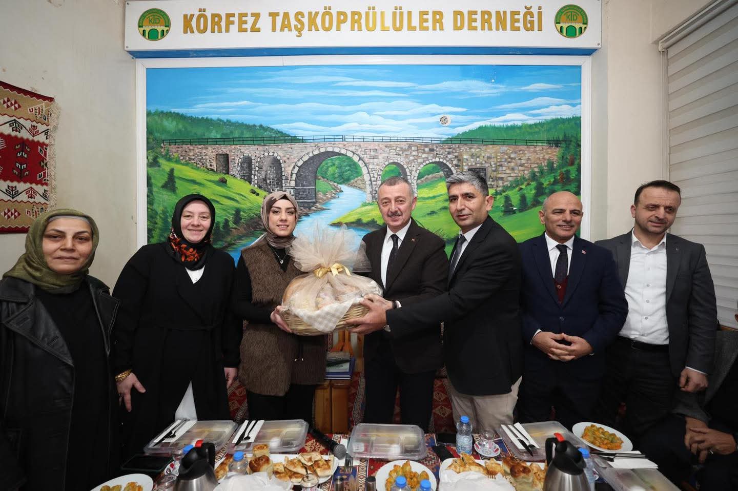 Büyükakın’dan Körfez’de Anlamlı Ziyaret Taşköprülüler Derneği’ne Misafir Oldu (4)