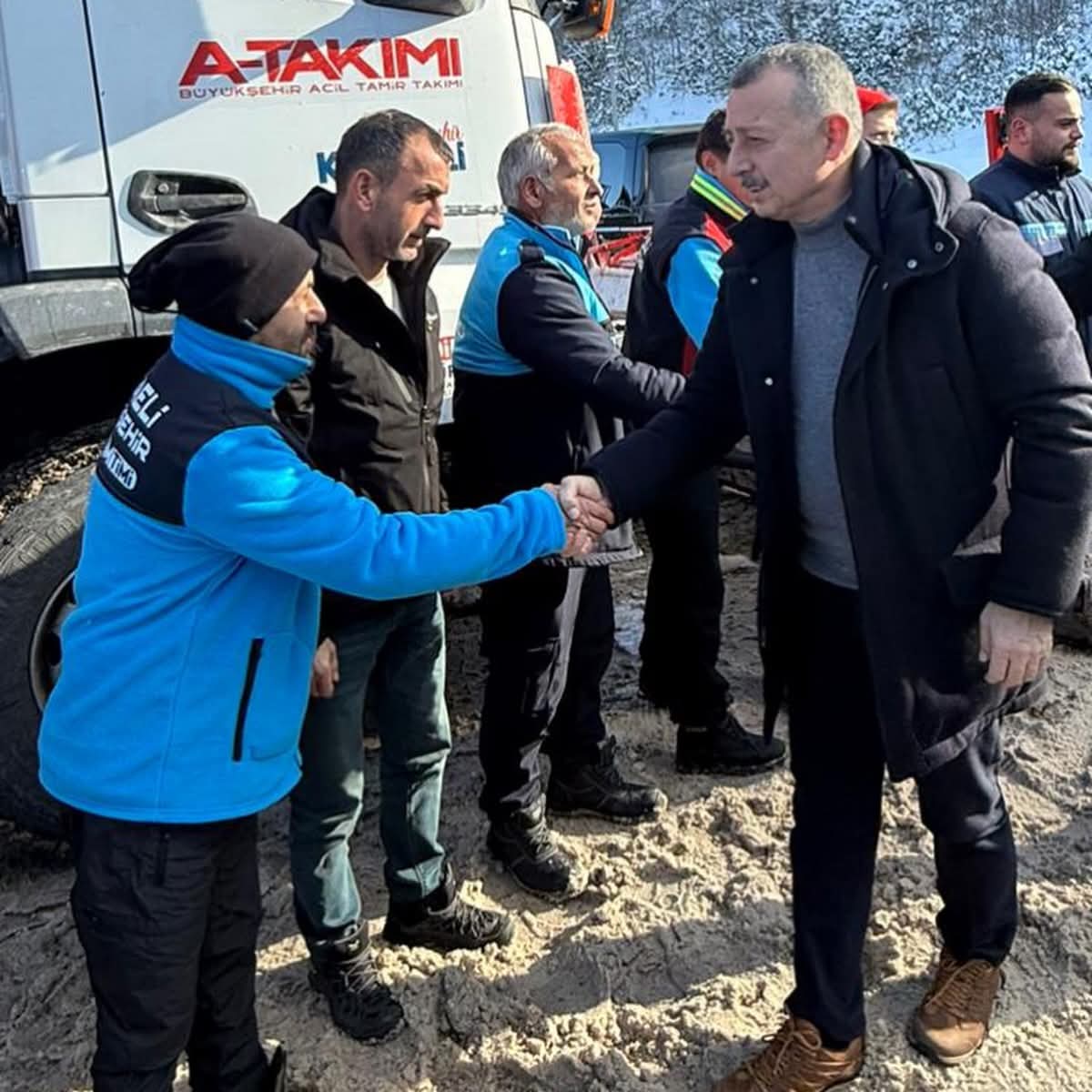 Büyükakın’dan Yeni Yıl Mesaisi Kartepe’de Yoğun İlgi (5)