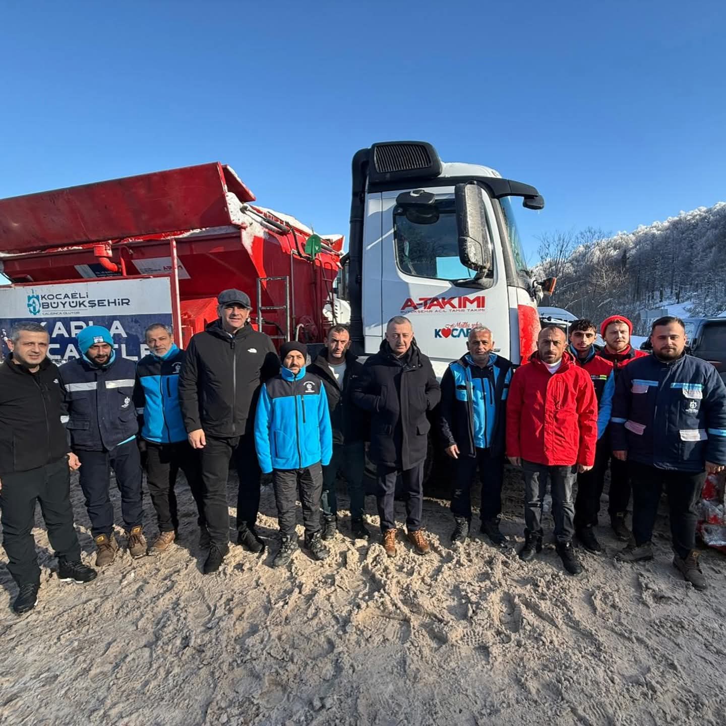 Büyükakın’dan Yeni Yıl Mesaisi Kartepe’de Yoğun İlgi (6)