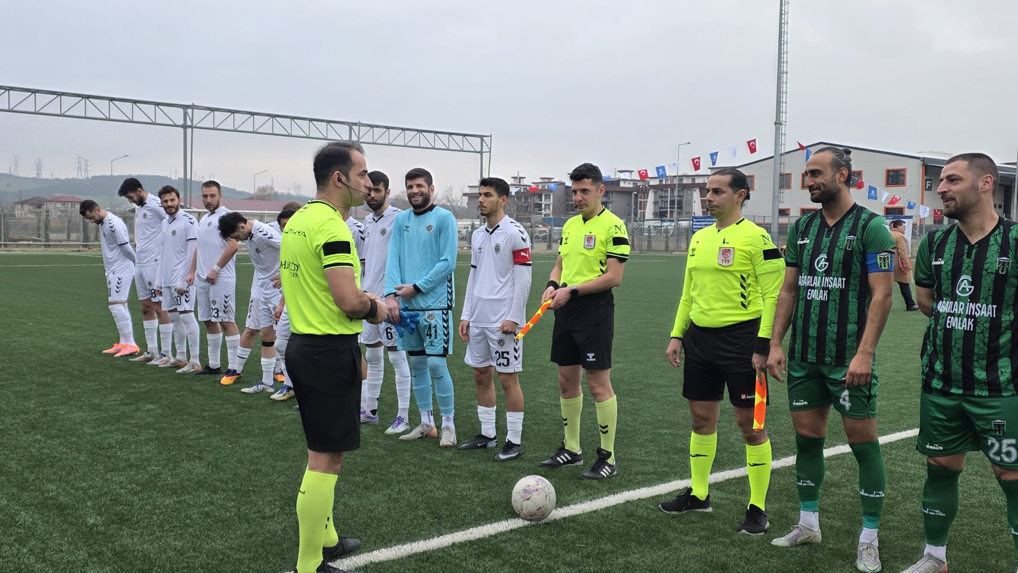 Çayırovaspor 10 Kişiyle Zirveyi Geri Aldı! (2)