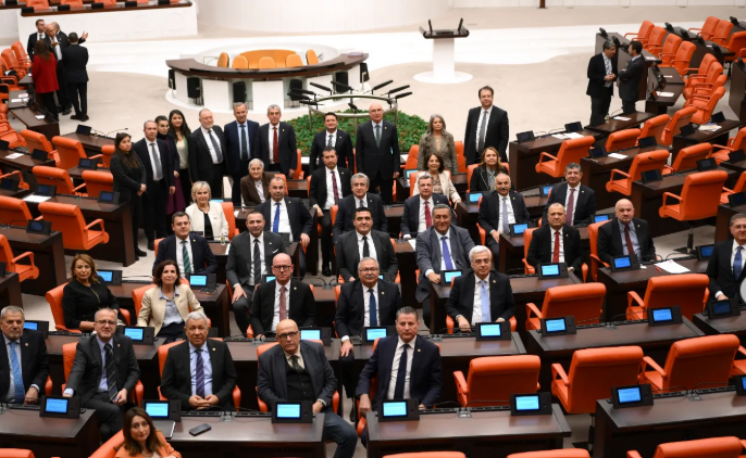 Chp Kocaeli Milletvekili Harun Özgür Yıldızlı, Emekli Maaşlarının Artırılması Için Tbmm Genel Kurulu’nda Nöbete Başladı “Emekli Lütuf Değil, Hakkını Istiyor!” (1)