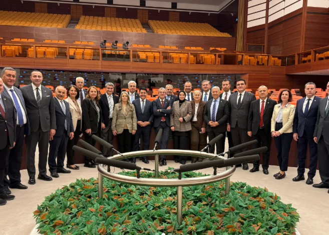 Chp Kocaeli Milletvekili Harun Özgür Yıldızlı, Emekli Maaşlarının Artırılması Için Tbmm Genel Kurulu’nda Nöbete Başladı “Emekli Lütuf Değil, Hakkını Istiyor!” (2)