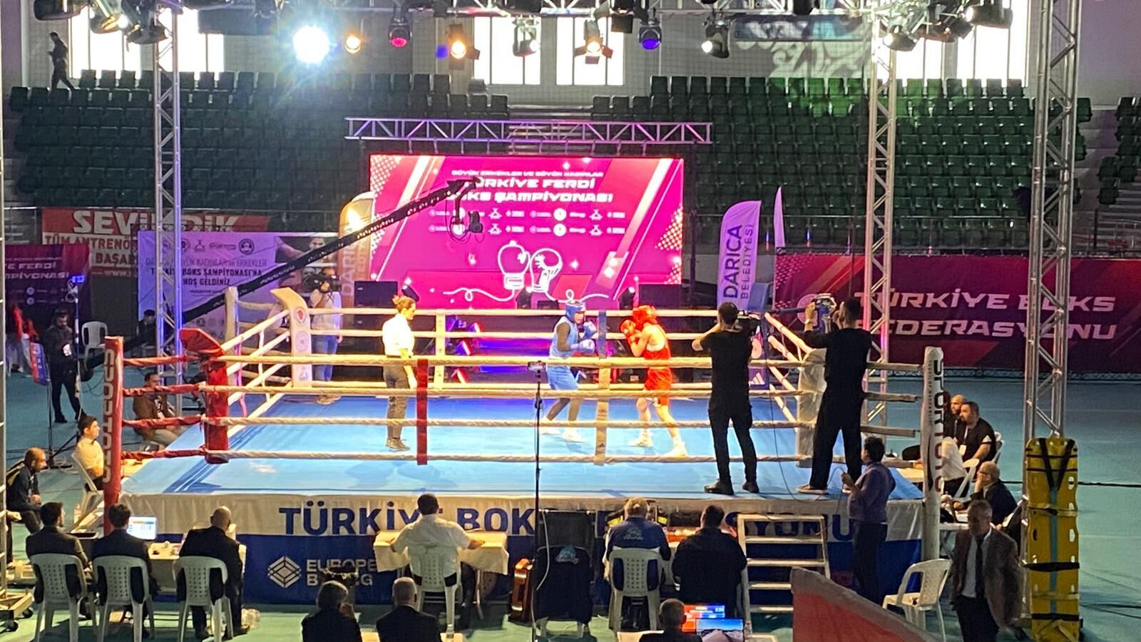 Türkiye’nin Dört Bir Yanından Sporcular Darıca’da Ring’e Çıktı