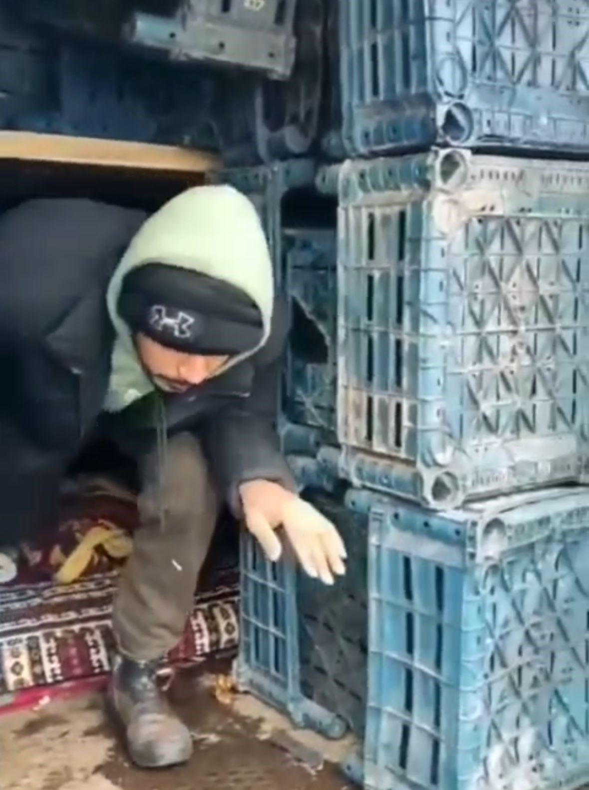 Düzce’de Düzenlenen Göçmen Kaçakçılığı Operasyonunda, Kamyon Kasasında 14 Afganistan Uyruklu Düzensiz Göçmen Yakalandı; 3 Şüpheli Tutuklandı (1)