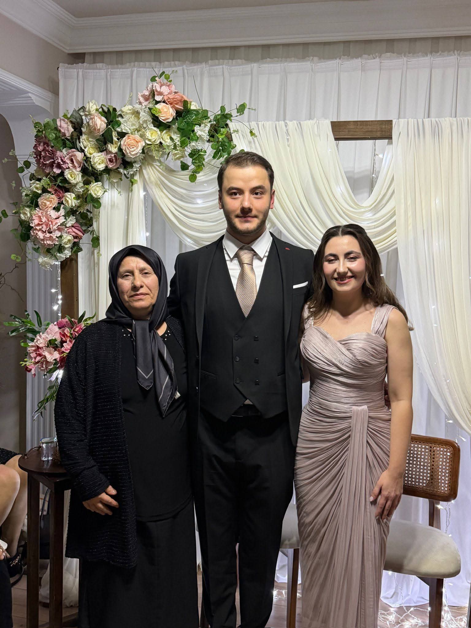 Enes Ve Nursena Ni̇şanlandi (2)