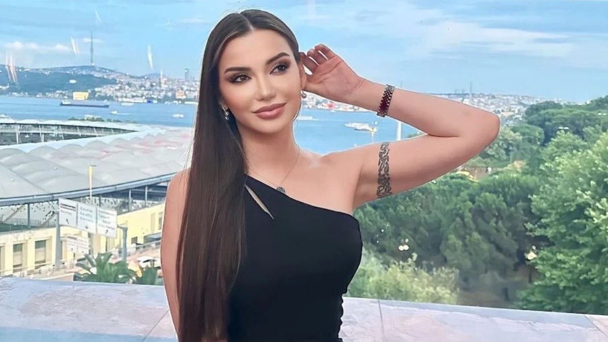 Esra Ezmeci 1