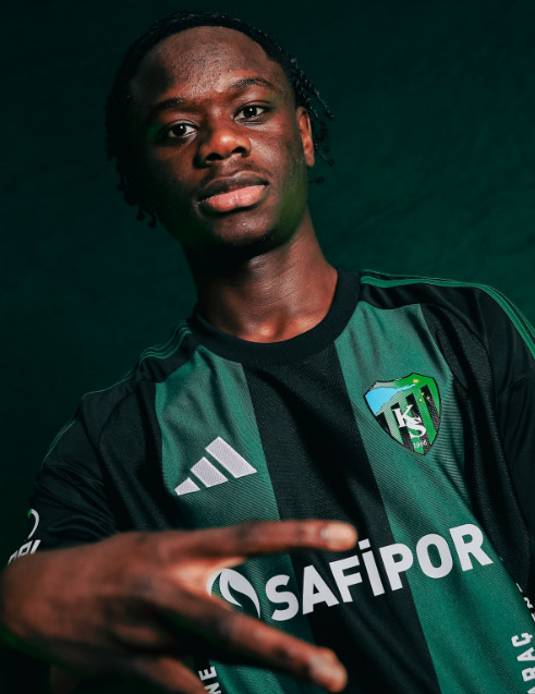 “Fi̇rst Day At The Club” (3)