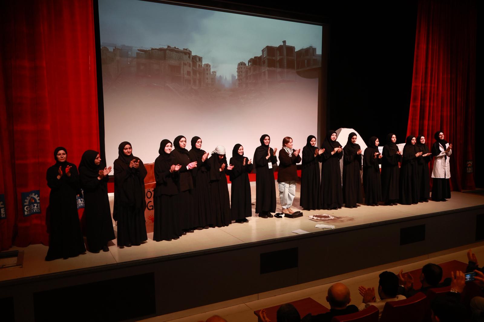 Gazze’nin Kadınları Gkm Sahnesinde Ayakta Alkışlandı 1