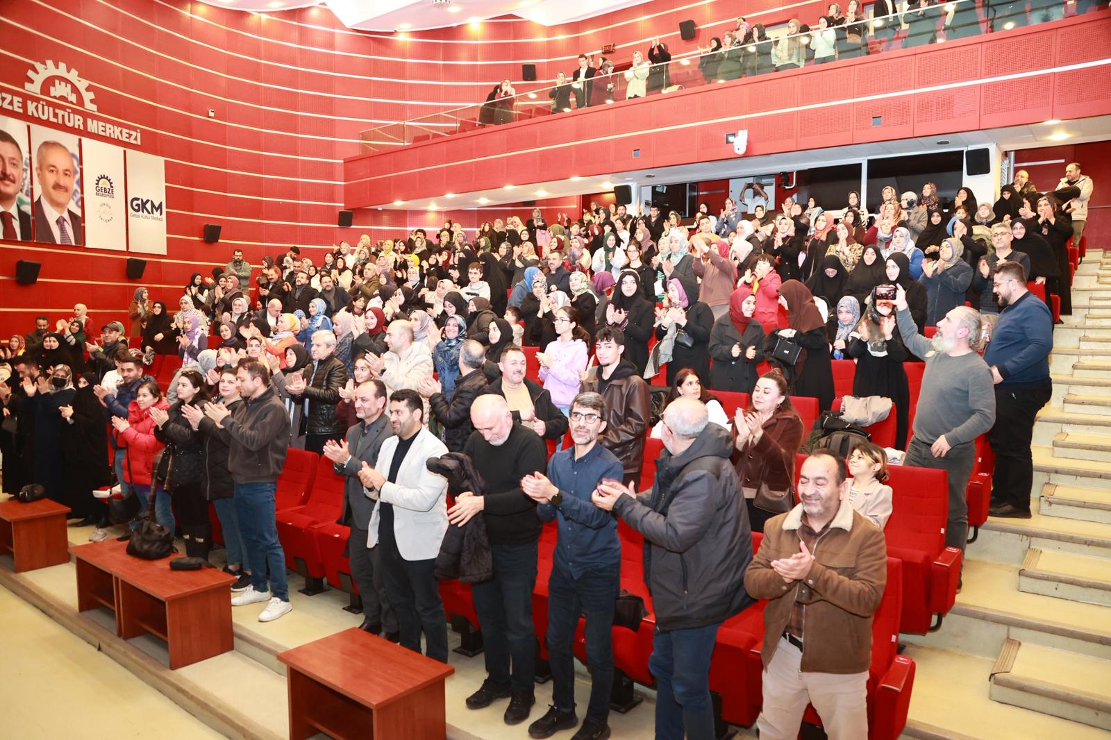Gazze’nin Kadınları Gkm Sahnesinde Ayakta Alkışlandı 2