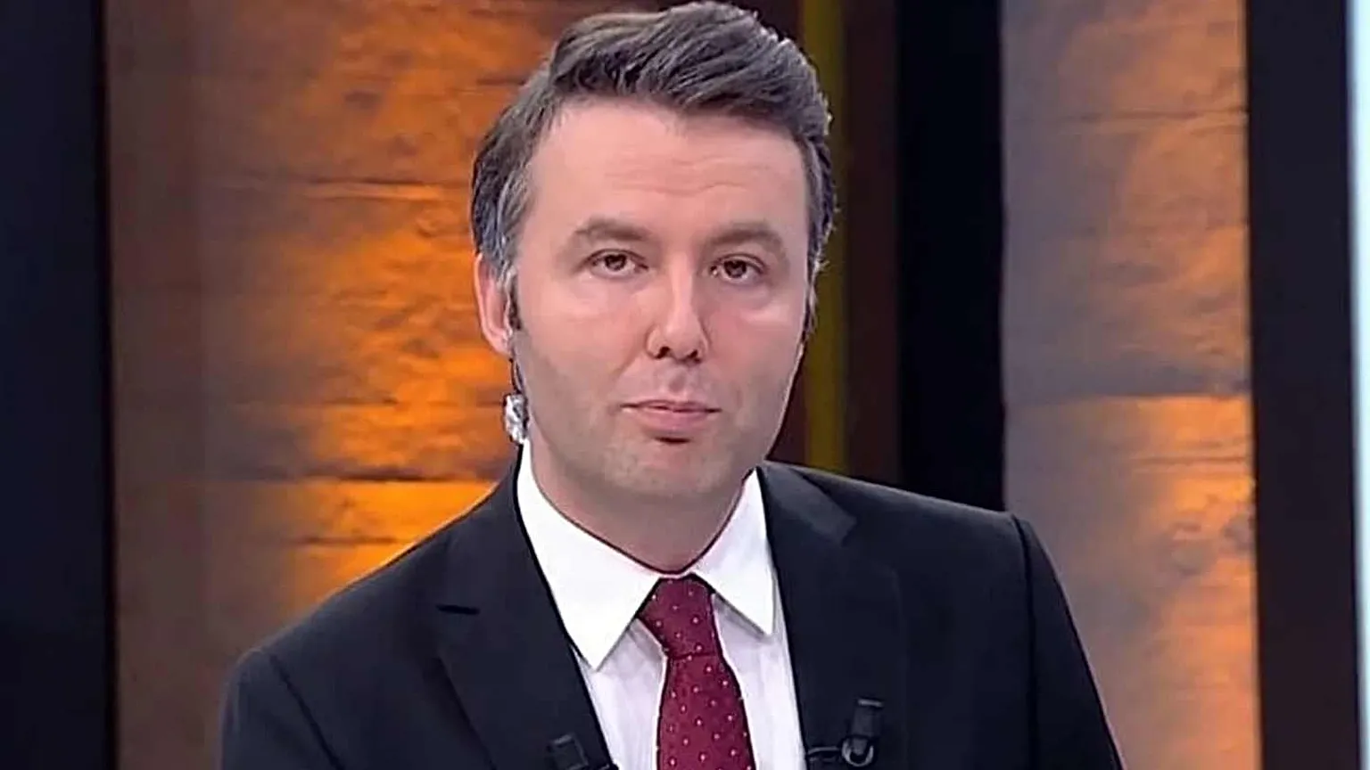 Geçmişte Temsil Ettiği İsimler Şaşırttı! (2)