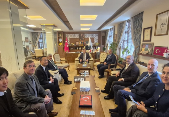 Hülagü’den Gtü’de Japon Heyetle Stratejik İş Birliği Görüşmesi (7)