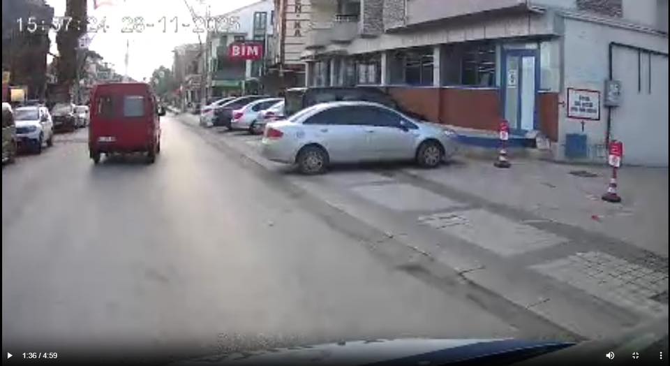 Hürriyet’ten Kaldırımlardaki Araç İşgallerine Net Açıklama (2)