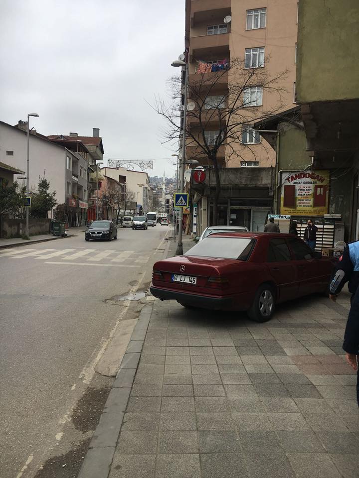 Hürriyet’ten Kaldırımlardaki Araç İşgallerine Net Açıklama (6)