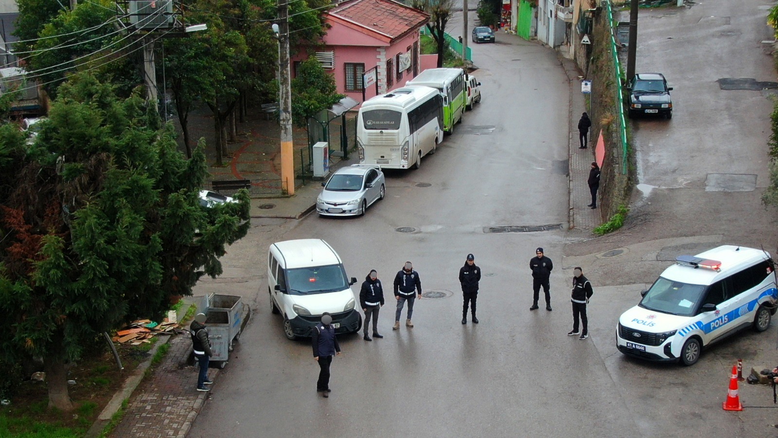 Huzurlu Sokaklar Uygulamasında 37 Aranan Şahıs Yakalandı (4)