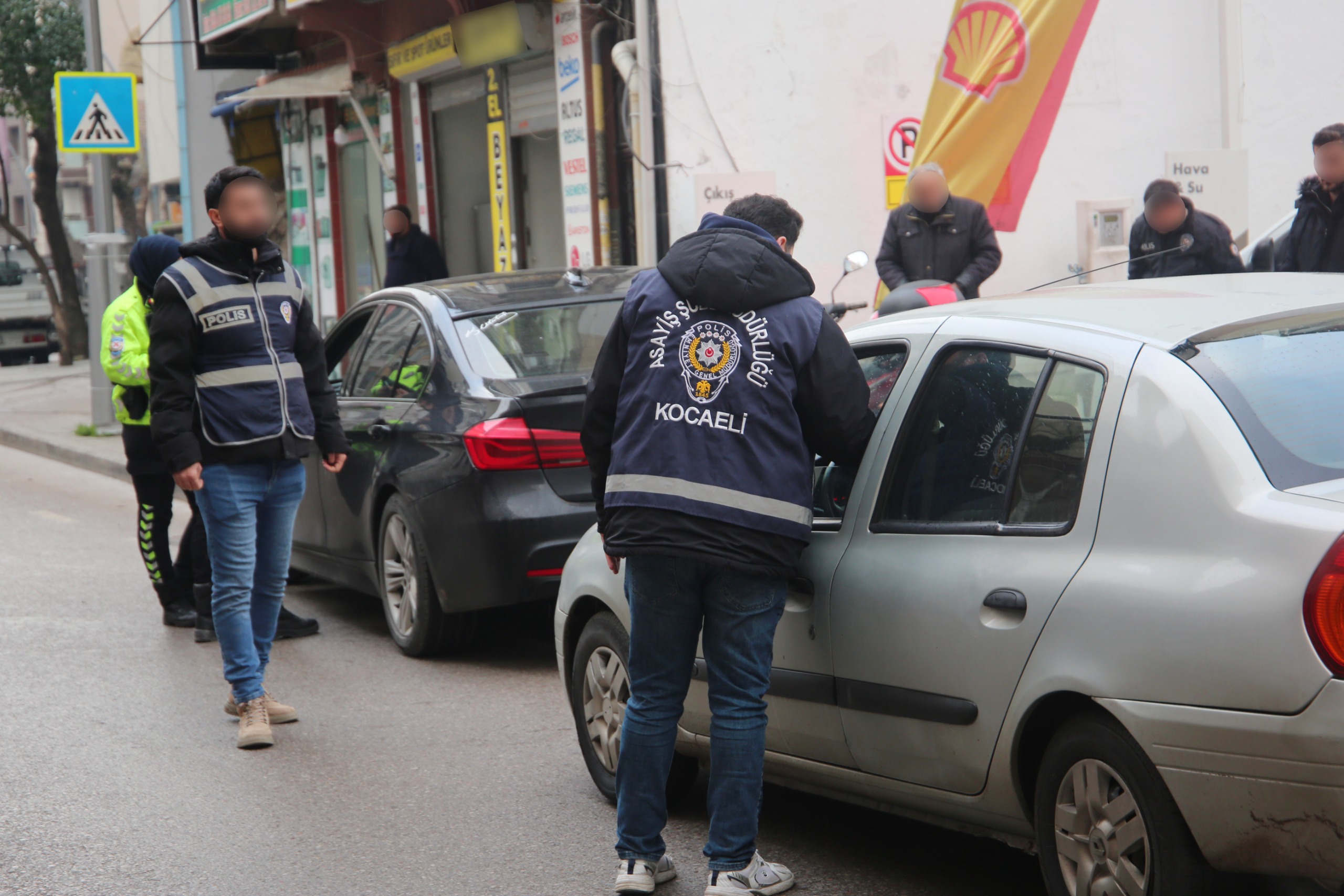 Huzurlu Sokaklar Uygulamasında 37 Aranan Şahıs Yakalandı (5)