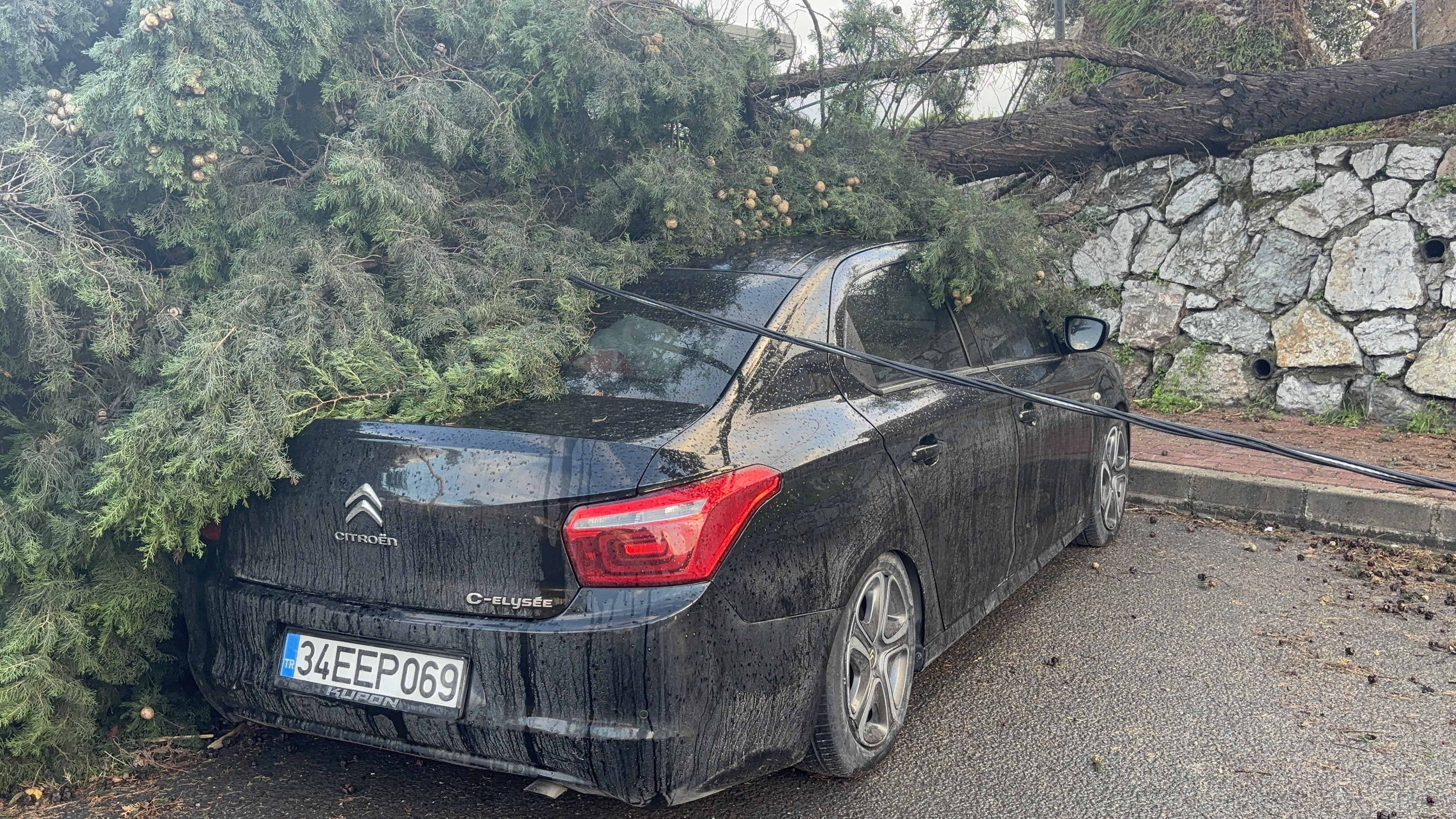 İki Aracı Hurdaya Çevirdi (3)