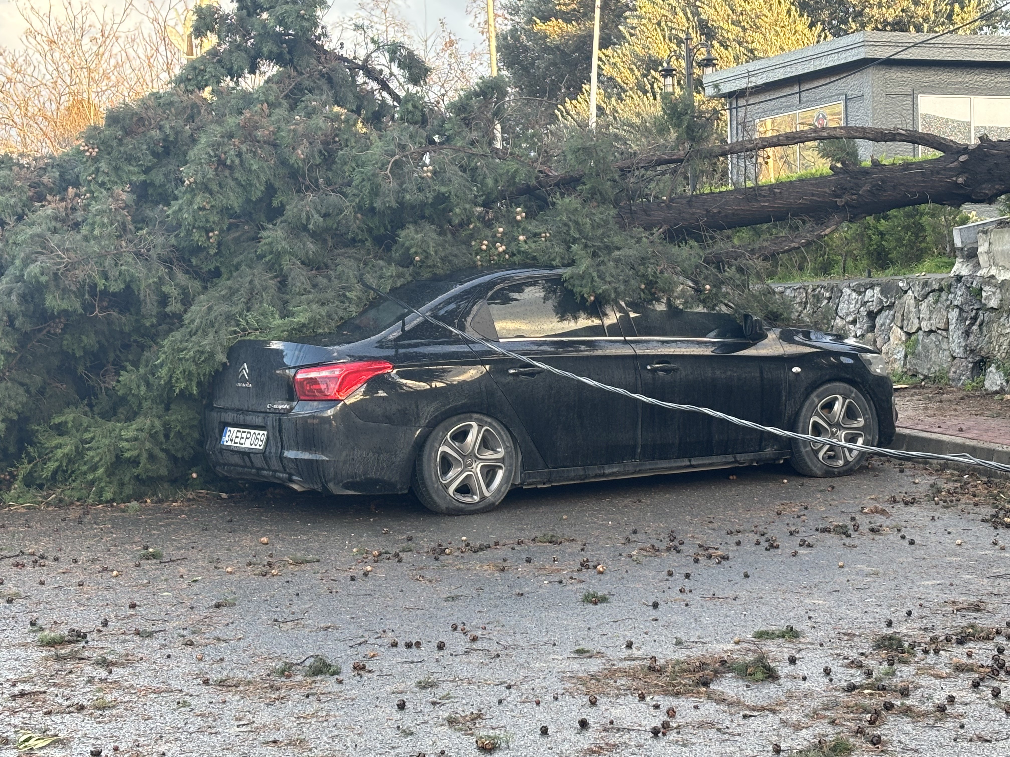 İki Aracı Hurdaya Çevirdi (4)