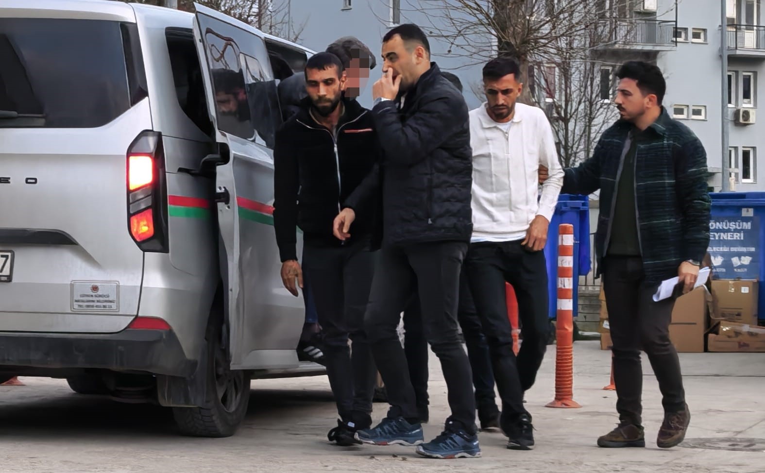 İnegöl’de Altinlari Aldilar, Kocaeli̇’de Yakalandilar (5)