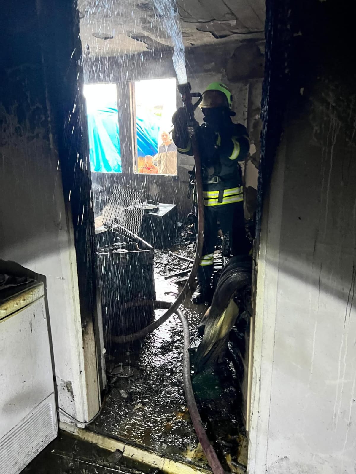 İtfaiye Ekipleri Alevlere Müdahale Etti (1)-1