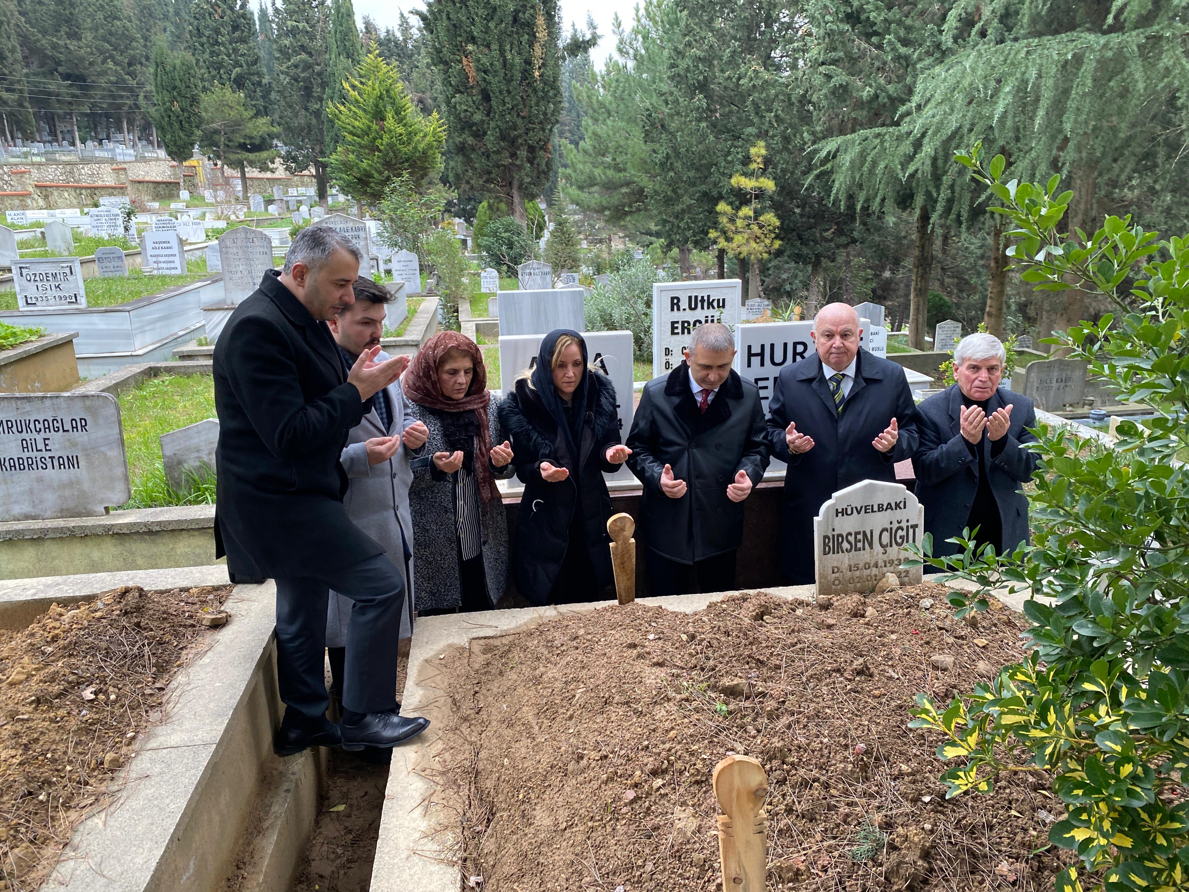 İyi̇ Parti Kocaeli, Basın Onur Günü’nde İsmet Çiğit’i Kabri Başında Andı 2