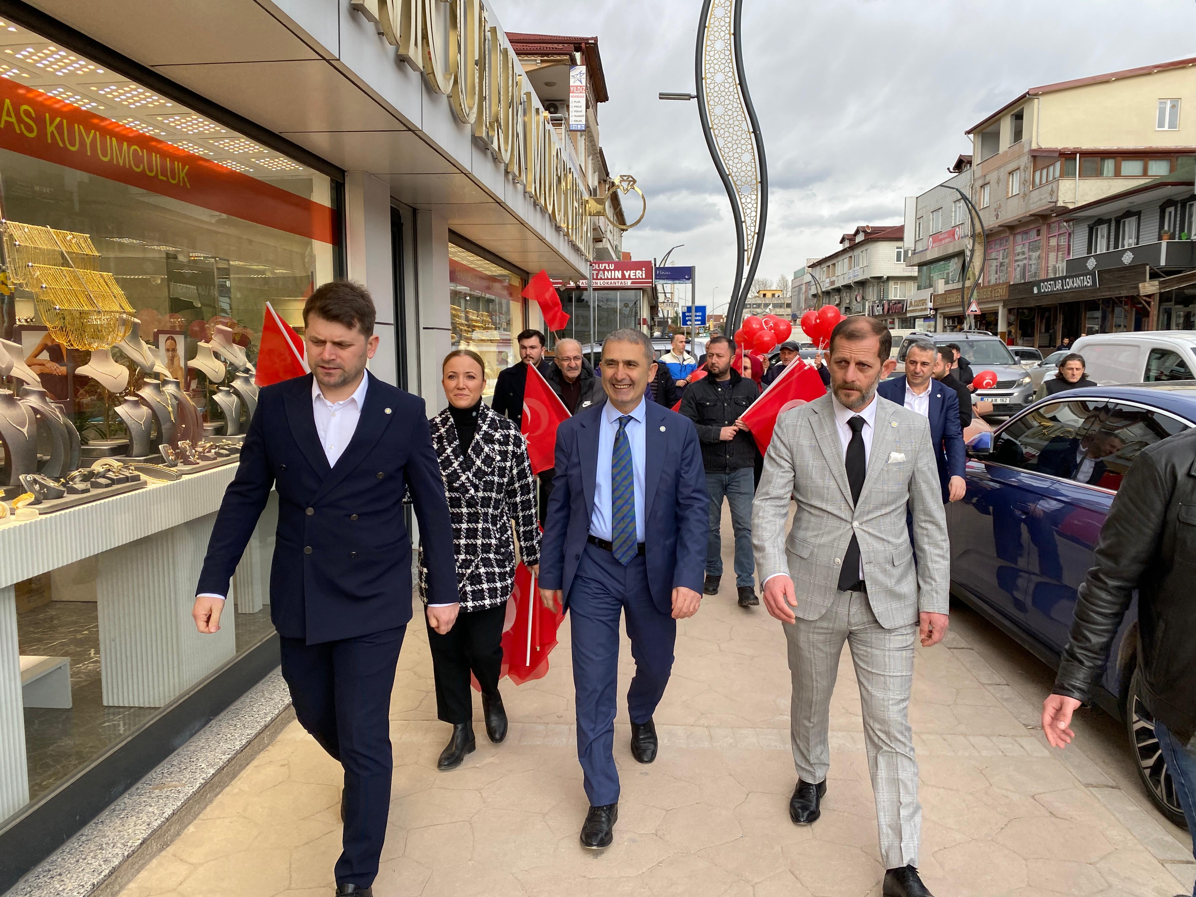 İyi̇ Parti Kocaeli'den Türk Bayraklı Mesaj! 4