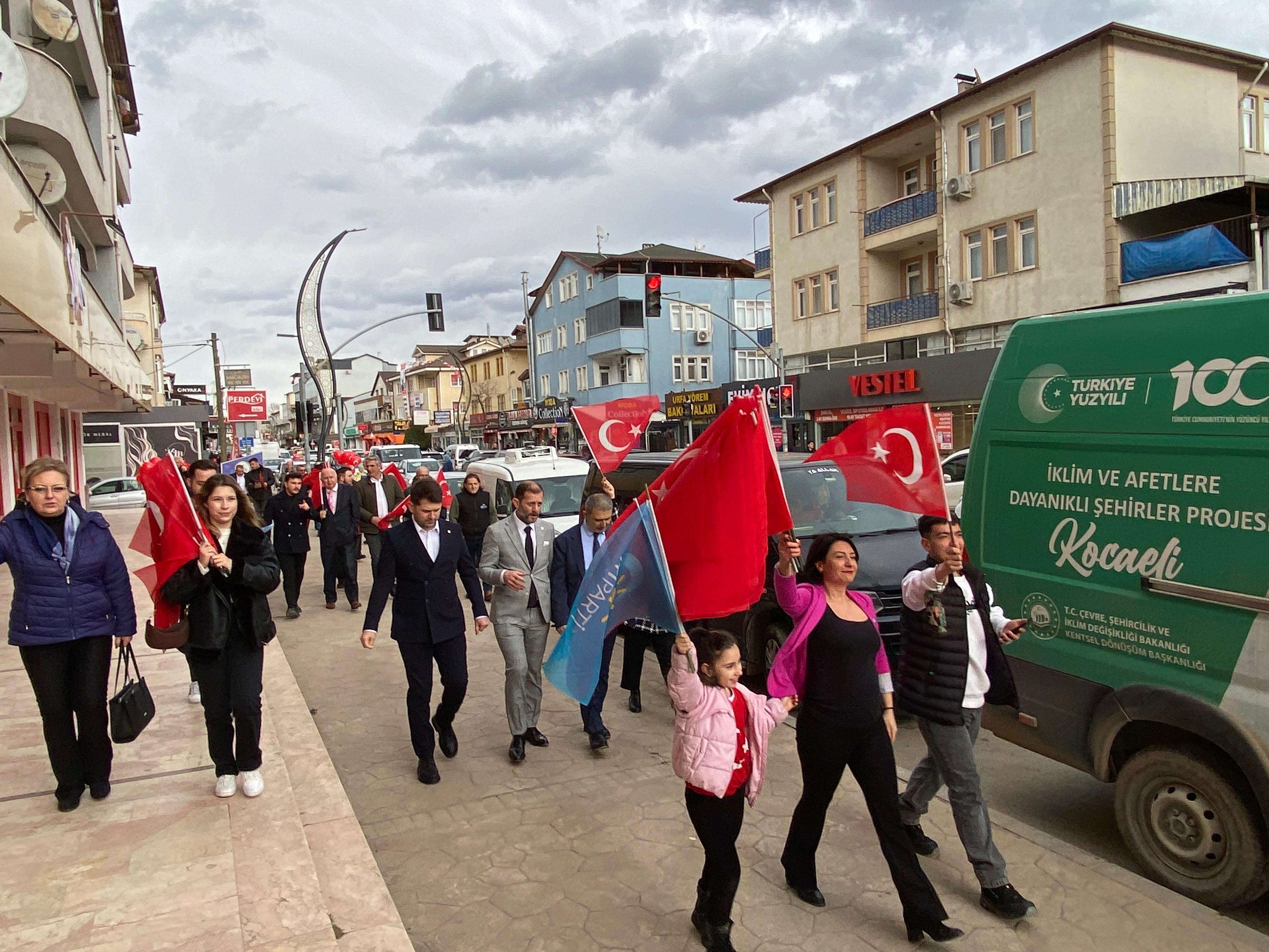 İyi̇ Parti Kocaeli'den Türk Bayraklı Mesaj! 5