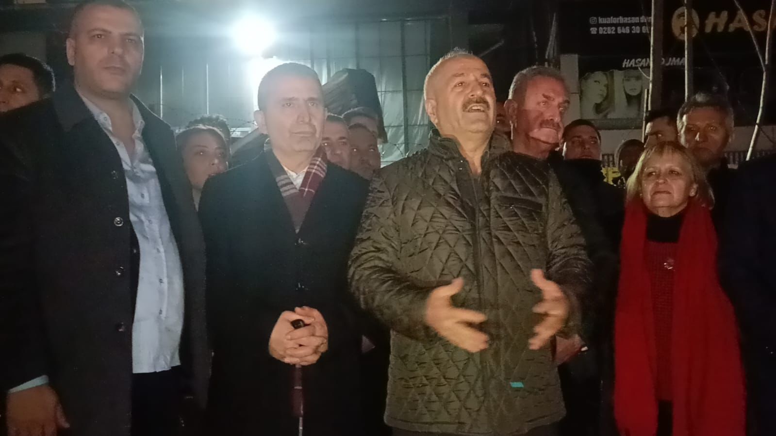 İyi̇ Partili Şirin Gebze'de Atatürk Heykeline Dokunulamaz (5)