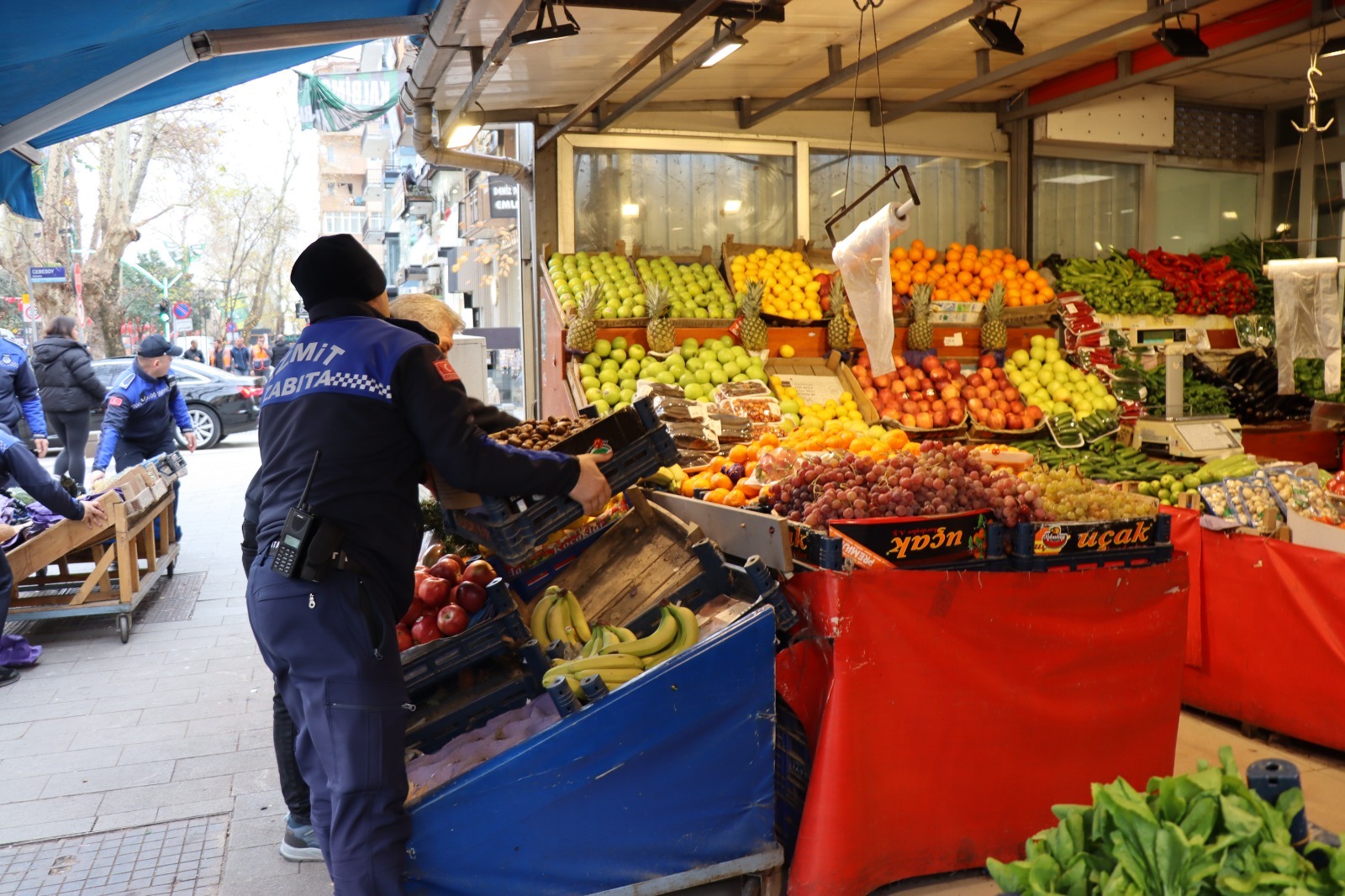 İzmit’te Kamu Alanı Işgallerine Sıkı Denetim Sürüyor (2)