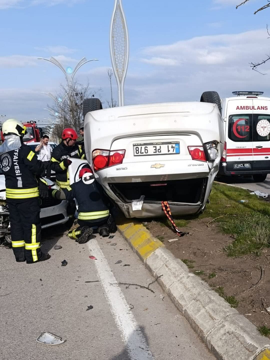 Kabaoğlu Umuttepe Yolu’nda Trafik Kazası 1 Kişi Kurtarıldı (1)-1