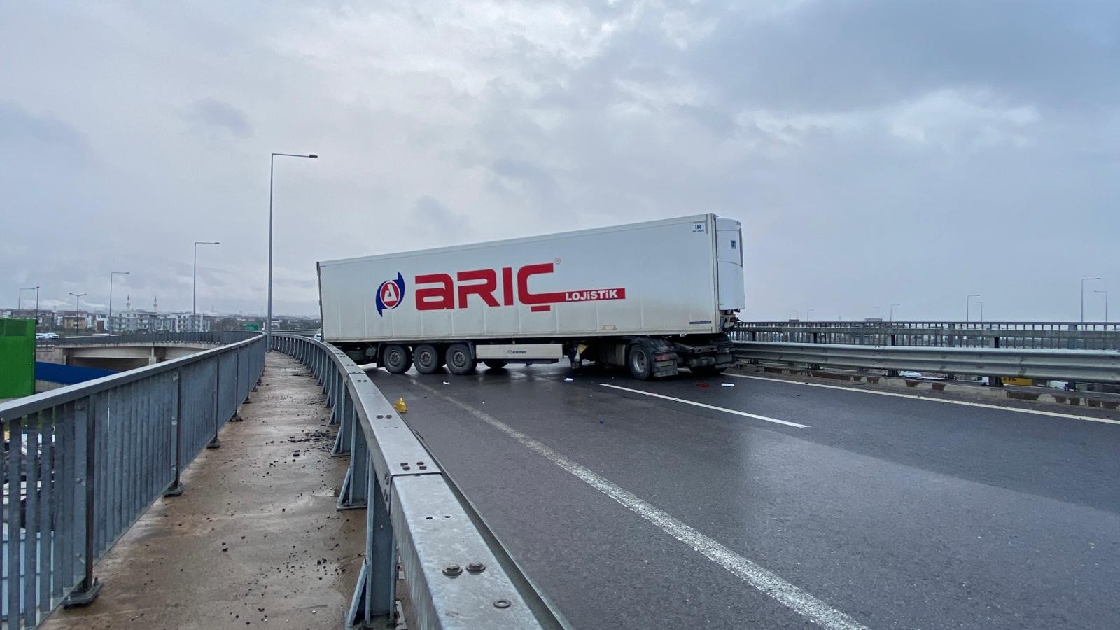 Kartepe’de Köprü Üstünde Tır Dehşeti! (3)