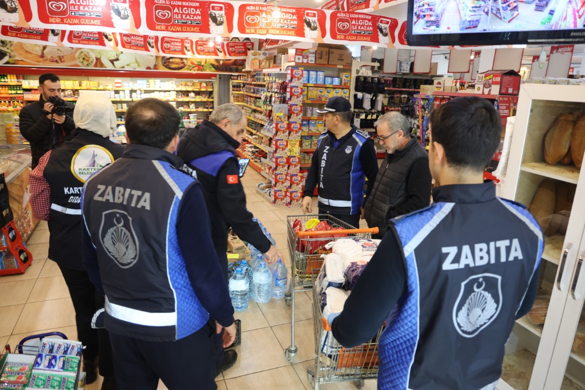 Kartepe'de Zabıta Göz Açtırmıyor! 1