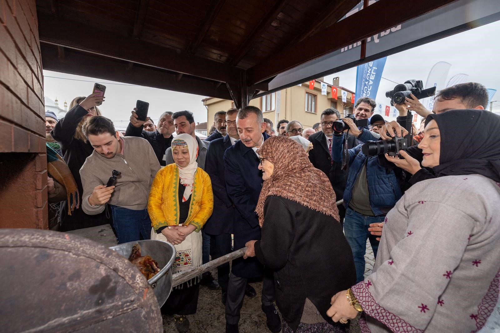 “Kaz Bayrami Bi̇zi̇ Bi̇r Arada Tutan Ruhun Adidir” (2)